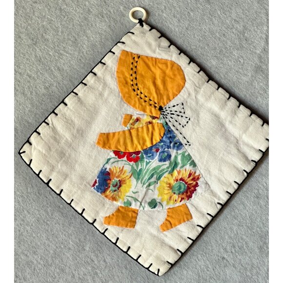 Sunbonnet Sue Quilt Square Potholder Hanging Loop & Blanket Stitch Edges Vintage - Picture 1 of 3
